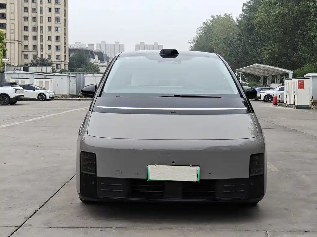 Li Auto Li MEGA — миниатюра 2