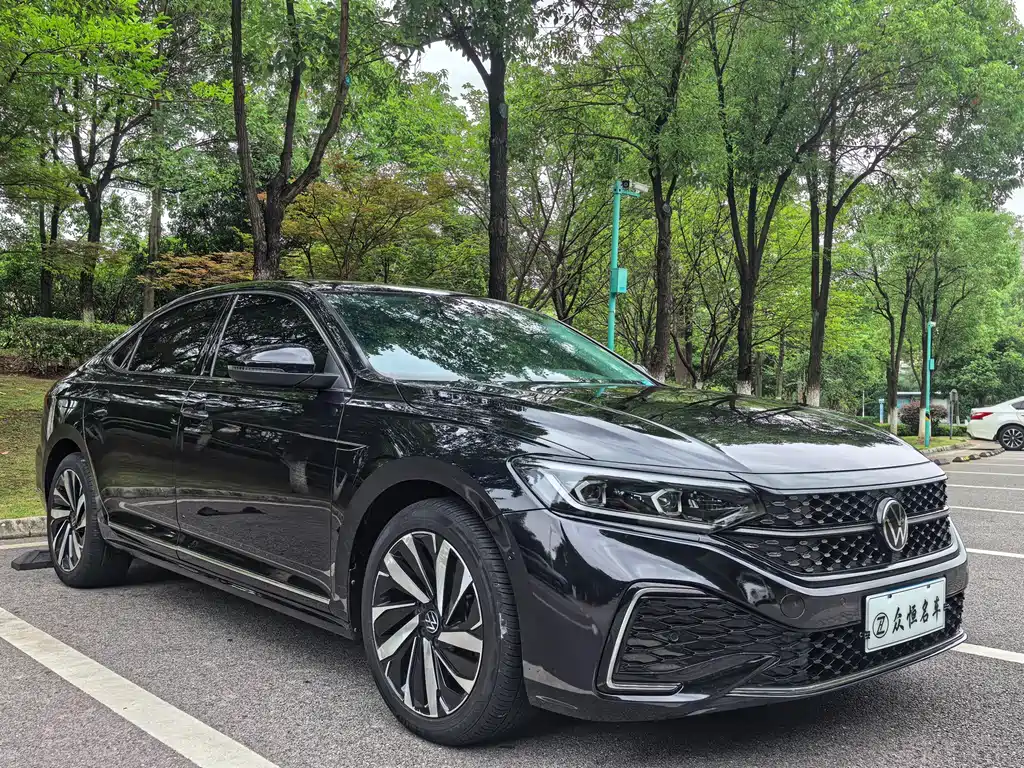 Volkswagen Passat 2022 330TSI Luxury