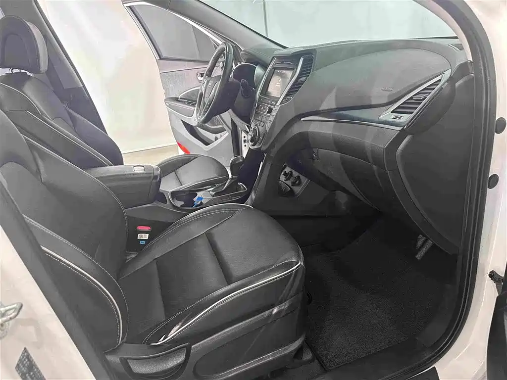 Hyundai Santa Fe — миниатюра 8