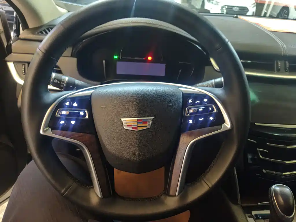 Cadillac XTS — миниатюра 6