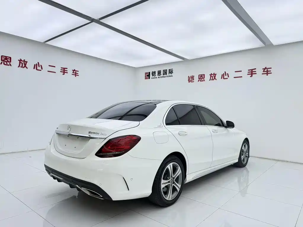 Mercedes-Benz C-Class — миниатюра 13
