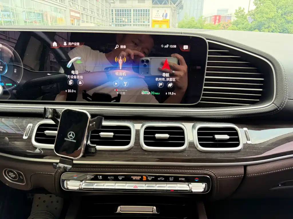 Mercedes-Benz GLS — миниатюра 19