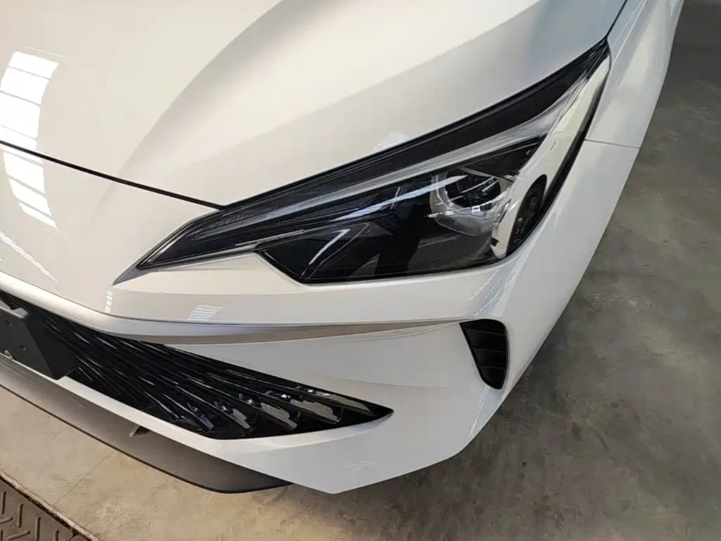 Roewe i5 — миниатюра 24