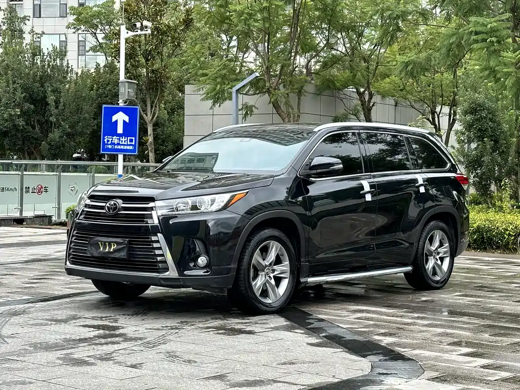 TOYOTA HIGHLANDER