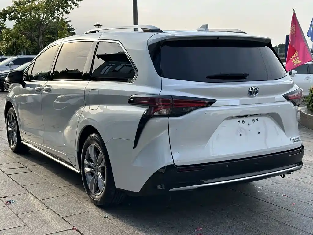 Toyota Sienna — миниатюра 6