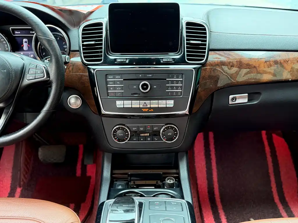 Mercedes-Benz GLS — миниатюра 10