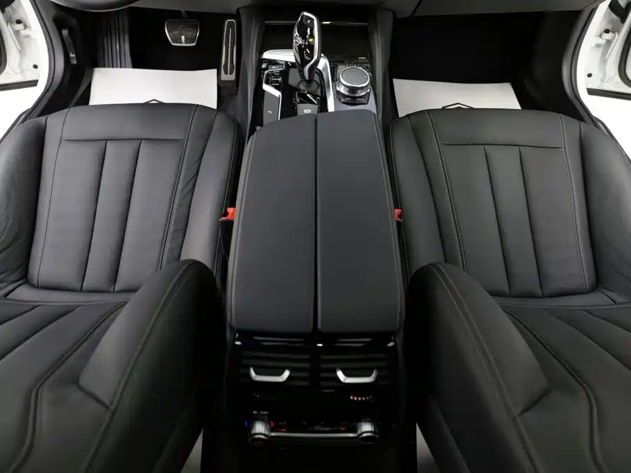 BMW 5 Series — миниатюра 10
