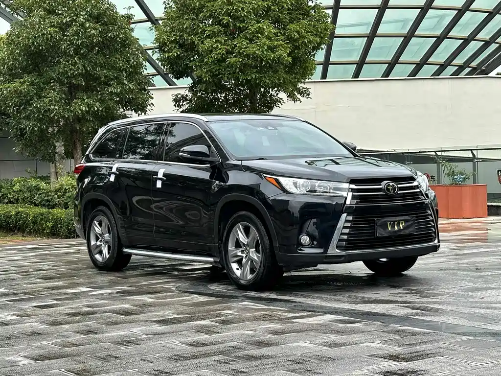TOYOTA HIGHLANDER
