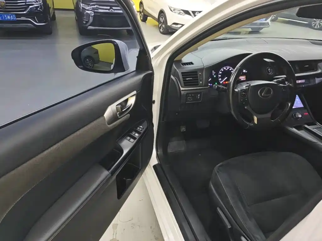 Lexus CT — миниатюра 16
