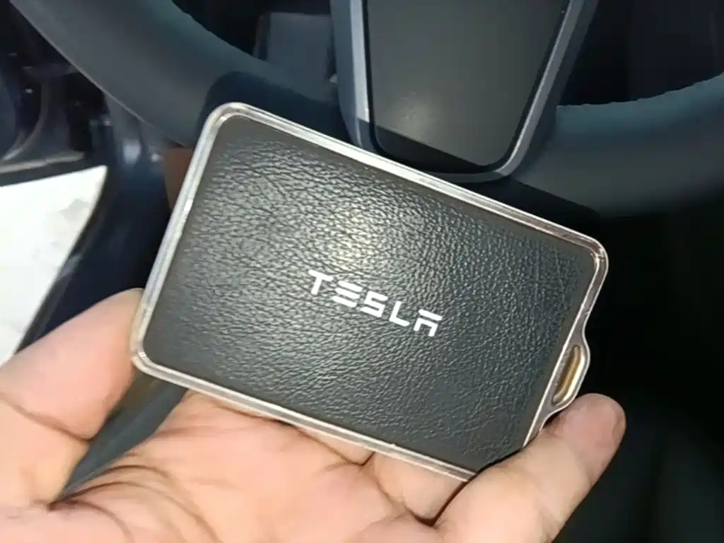 Tesla Model 3 — миниатюра 7