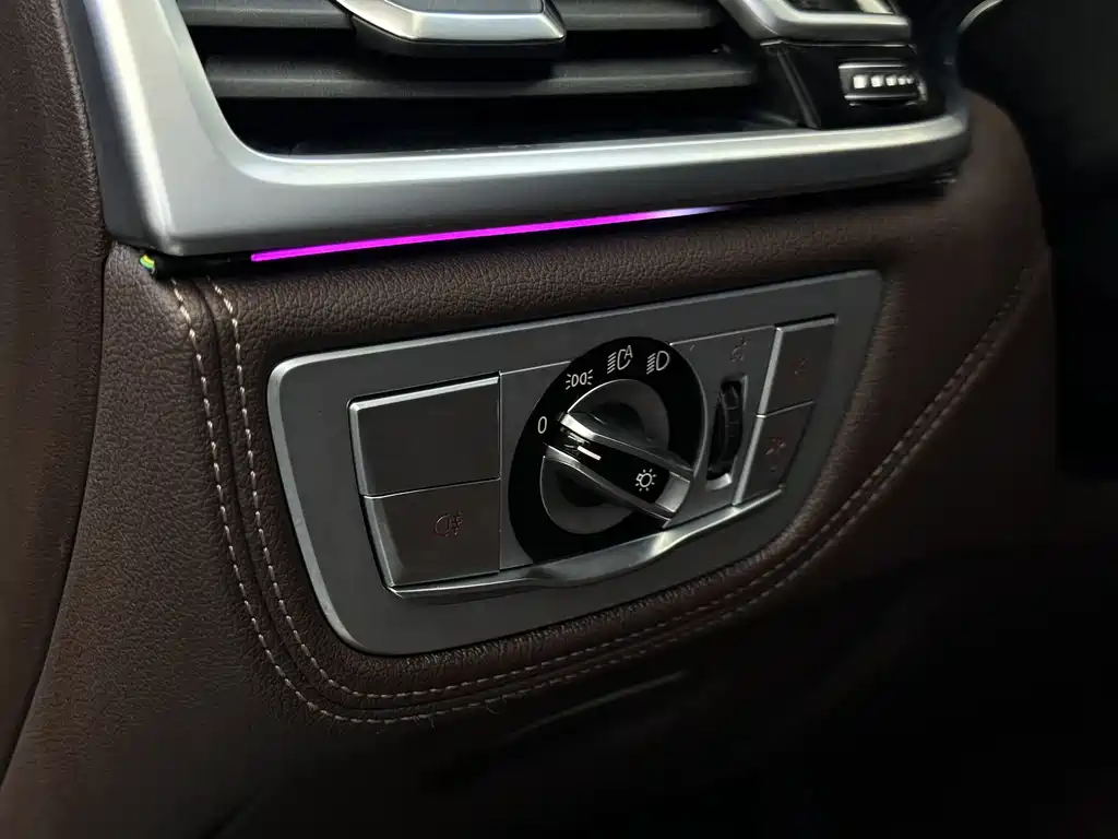 BMW 7 Series — миниатюра 15