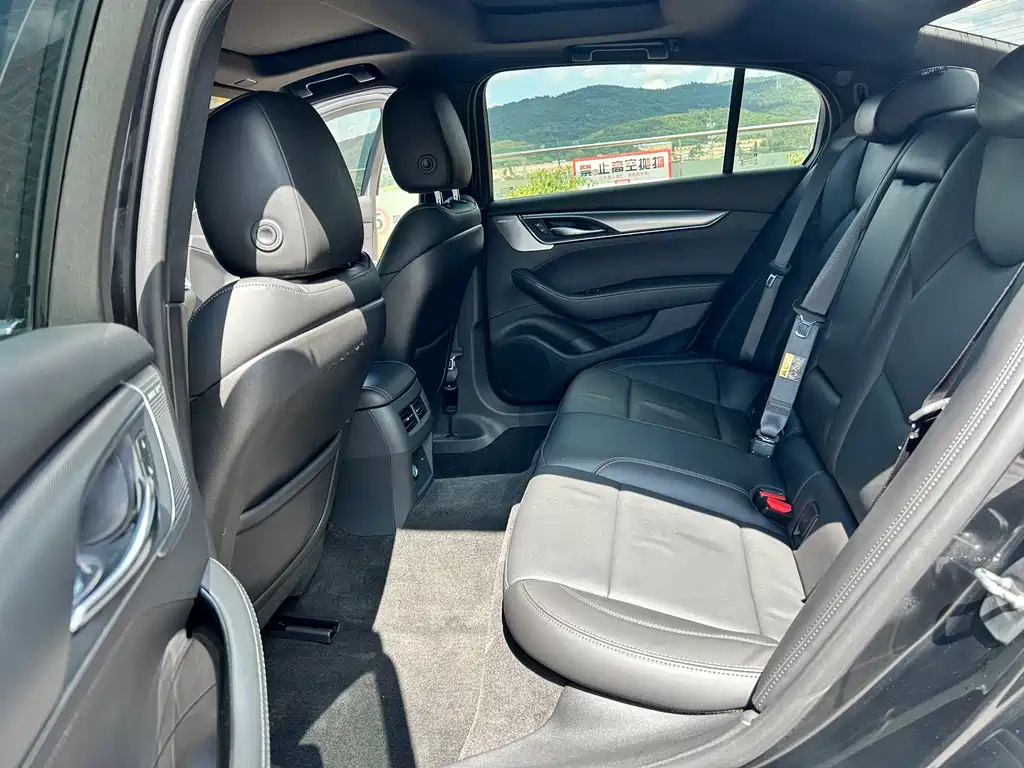 Cadillac CT5 — миниатюра 13