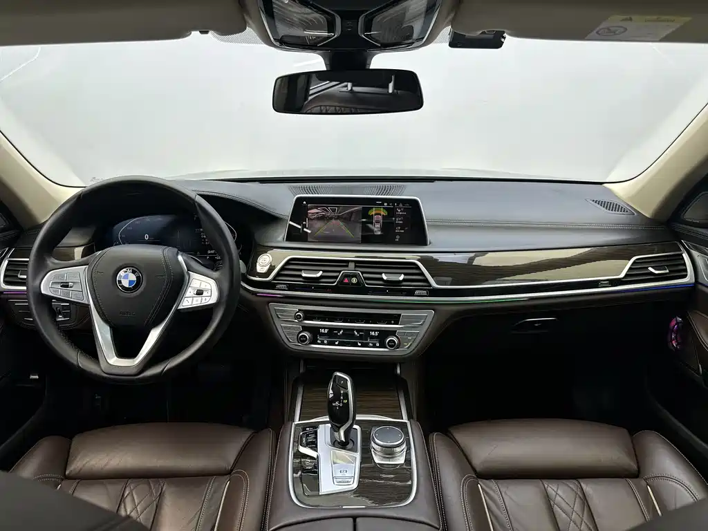 BMW 7 Series — миниатюра 23