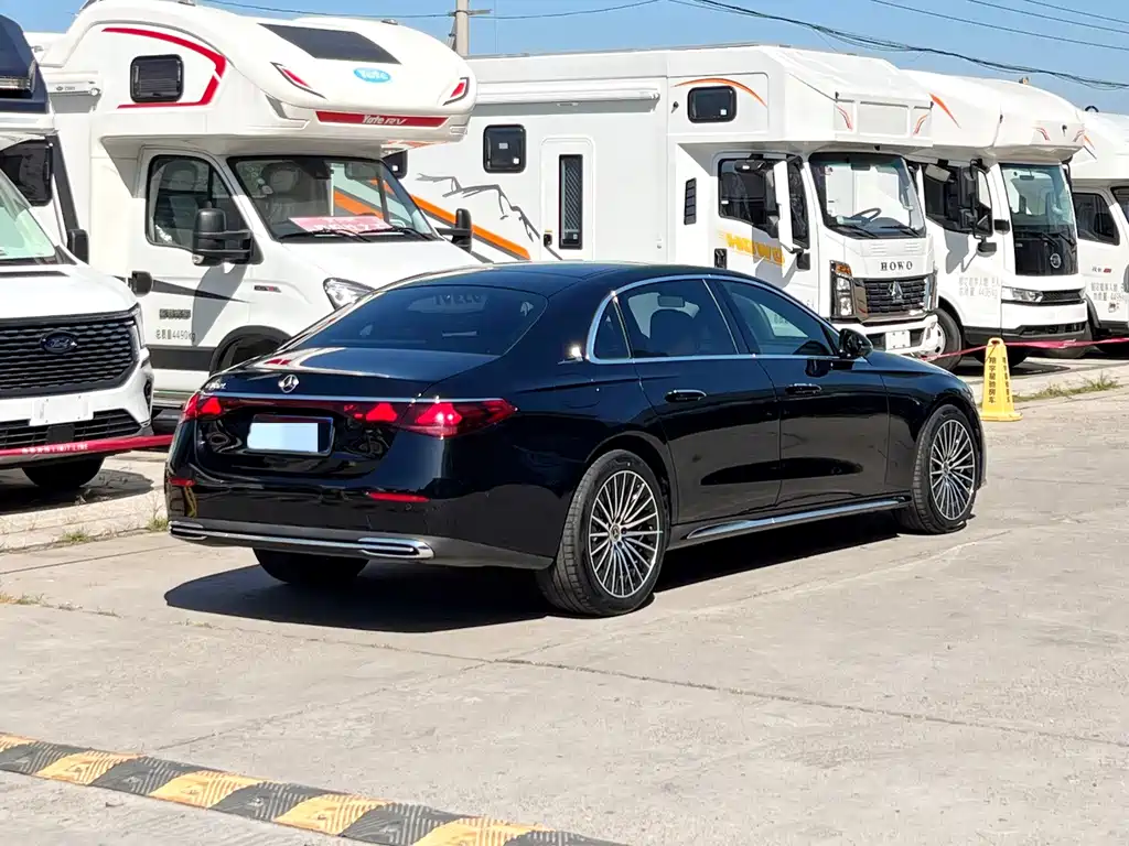 Mercedes-Benz E-Class — миниатюра 3