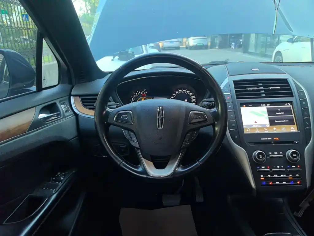 Lincoln MKC — миниатюра 11