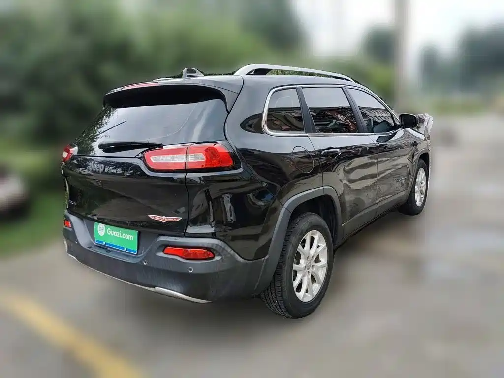 Jeep Cherokee — миниатюра 5