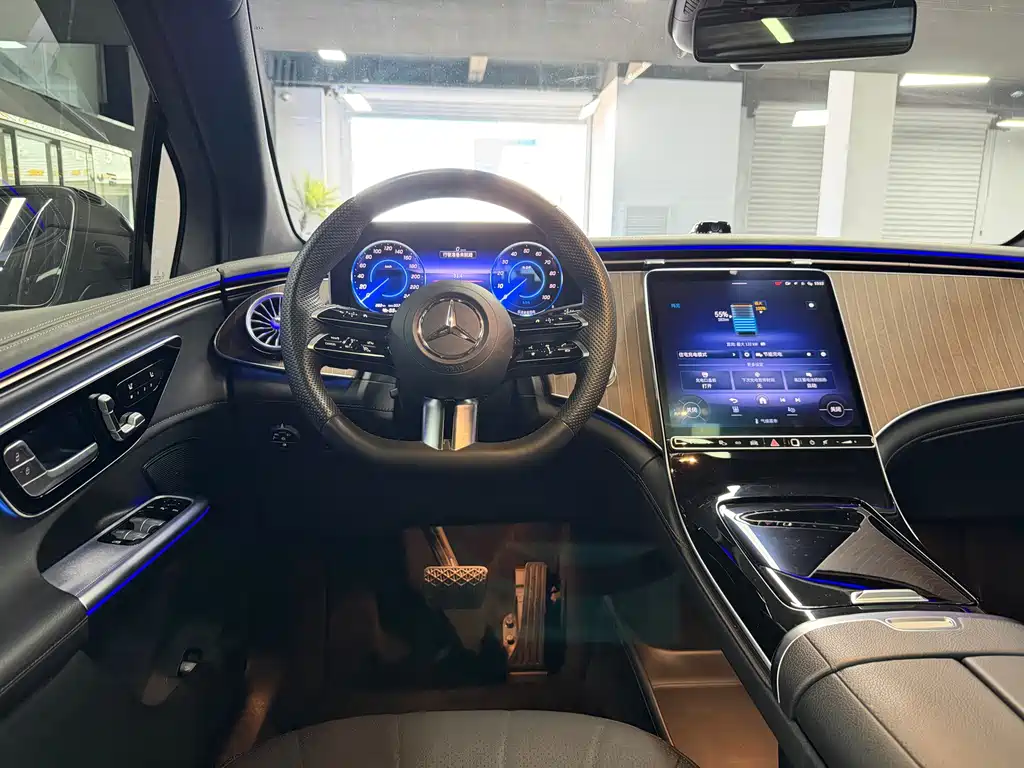 Mercedes-Benz EQE SUV — миниатюра 7