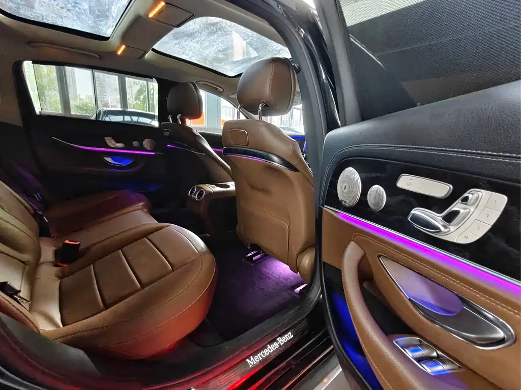 Mercedes-Benz E-Class — миниатюра 6