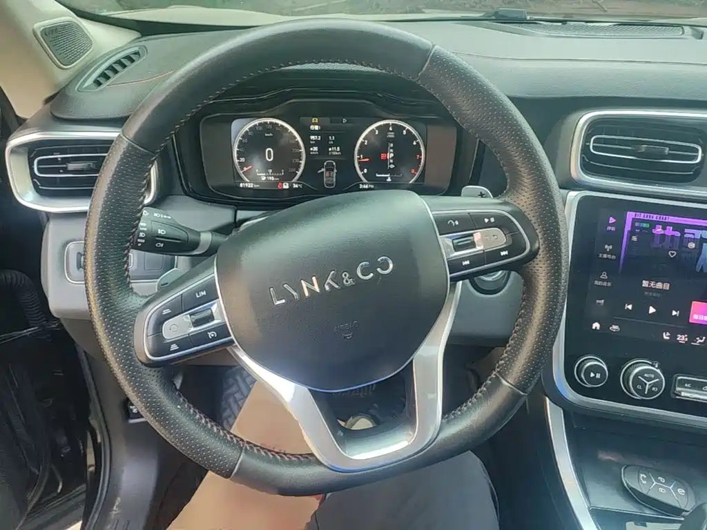 Lynk & Co 01 — миниатюра 11