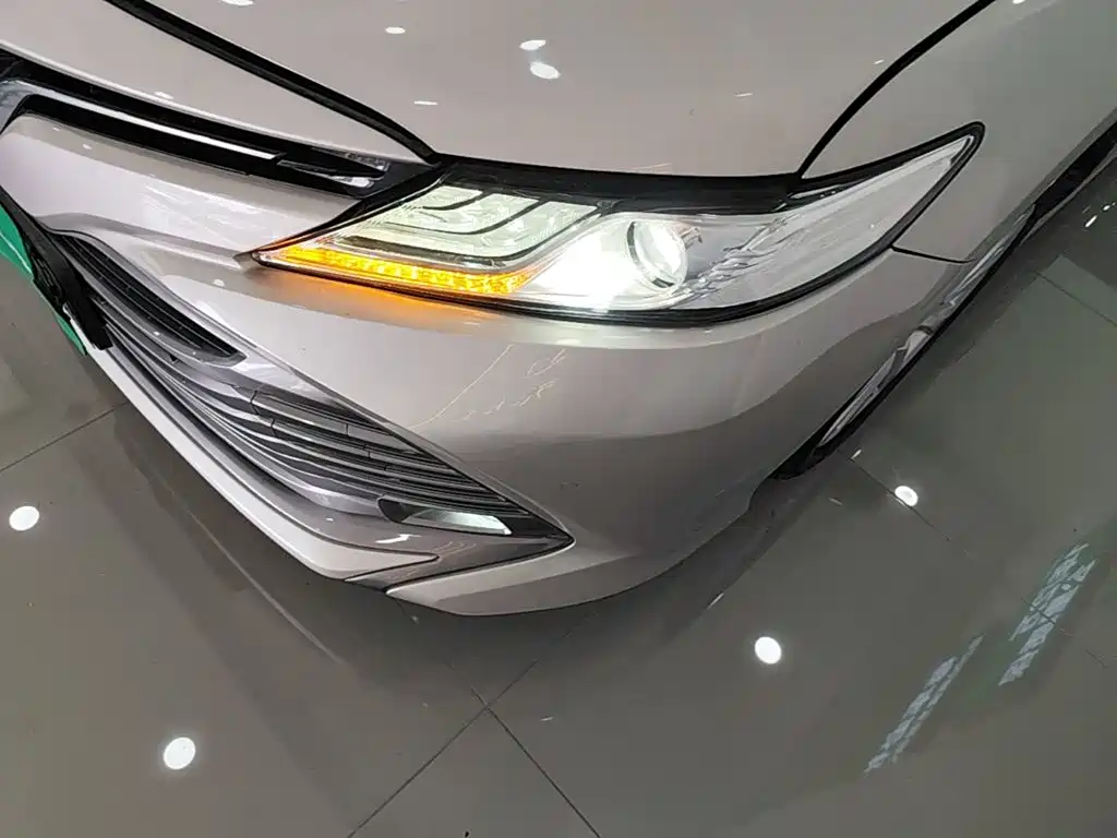 Toyota Camry — миниатюра 24