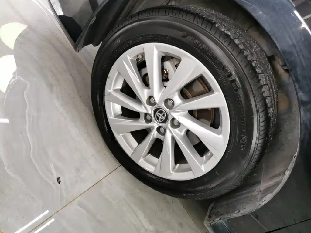 Toyota Camry — миниатюра 23