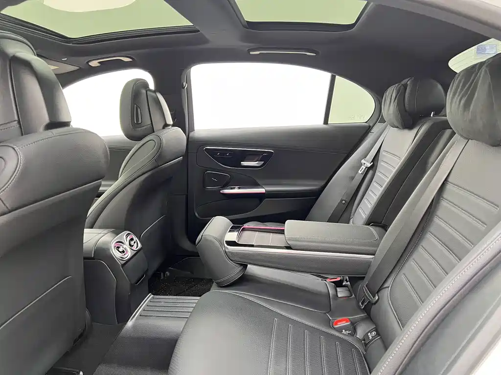 Mercedes-Benz C-Class — миниатюра 11