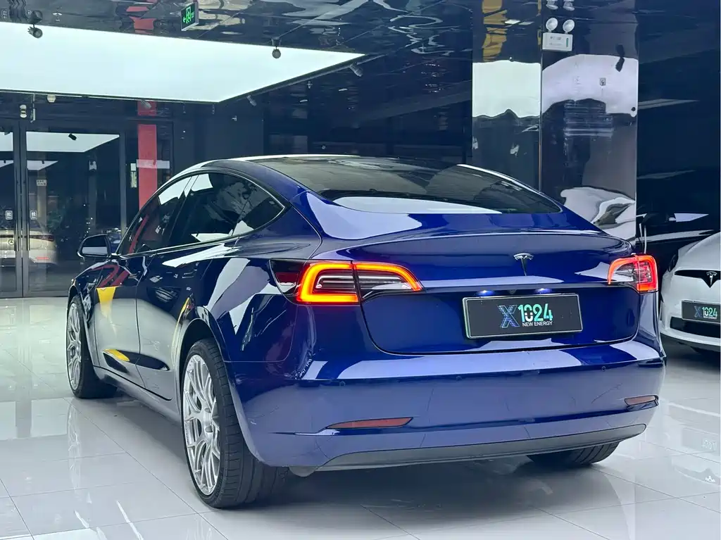 Tesla Model 3 — миниатюра 13