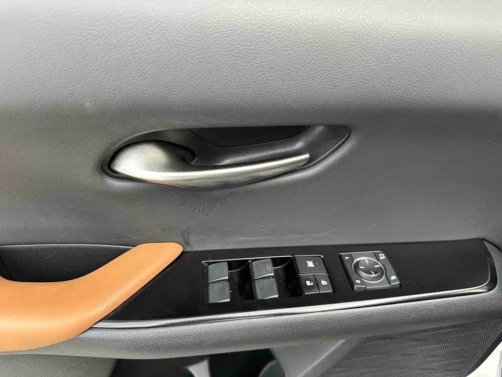 Lexus UX New Energy — миниатюра 13