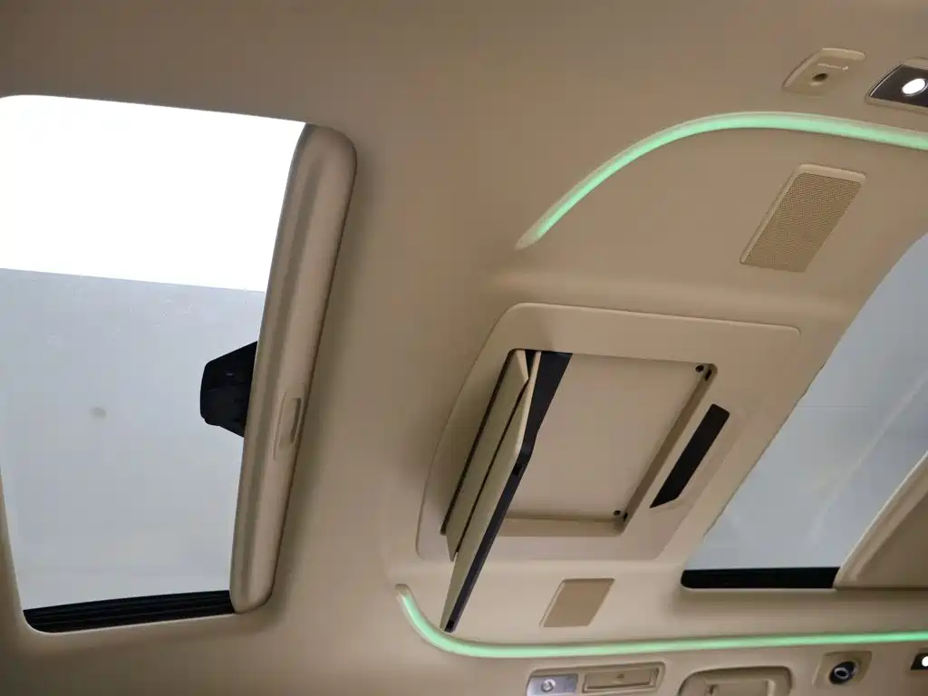Toyota Alphard — миниатюра 19