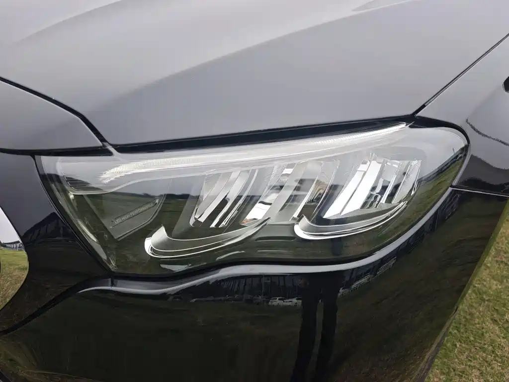 Mercedes-Benz E-Class — миниатюра 9