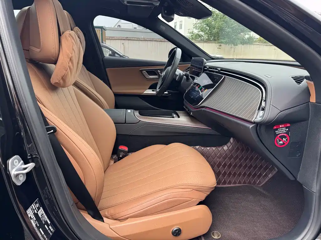 Mercedes-Benz E-Class — миниатюра 10
