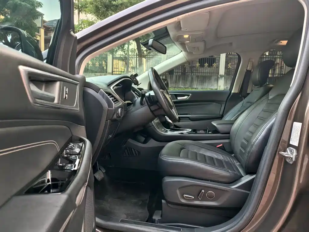 Ford Edge — миниатюра 8