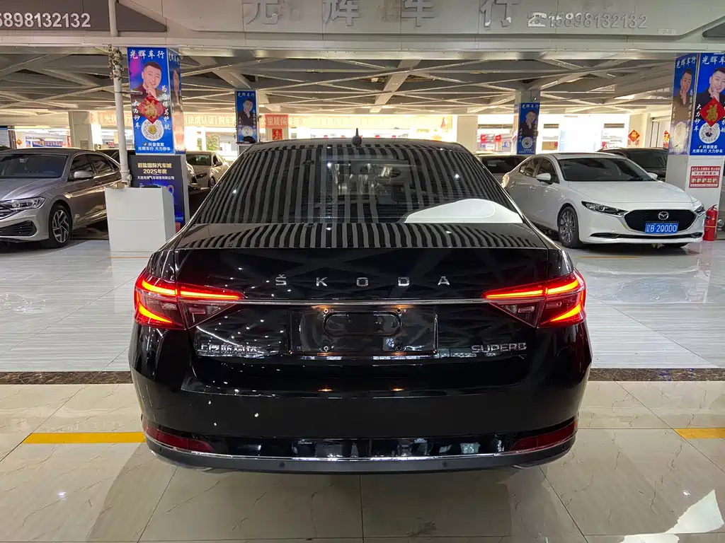 Skoda Superb — миниатюра 5
