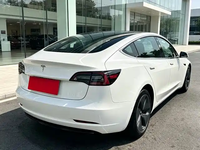 Tesla Model 3 — миниатюра 4