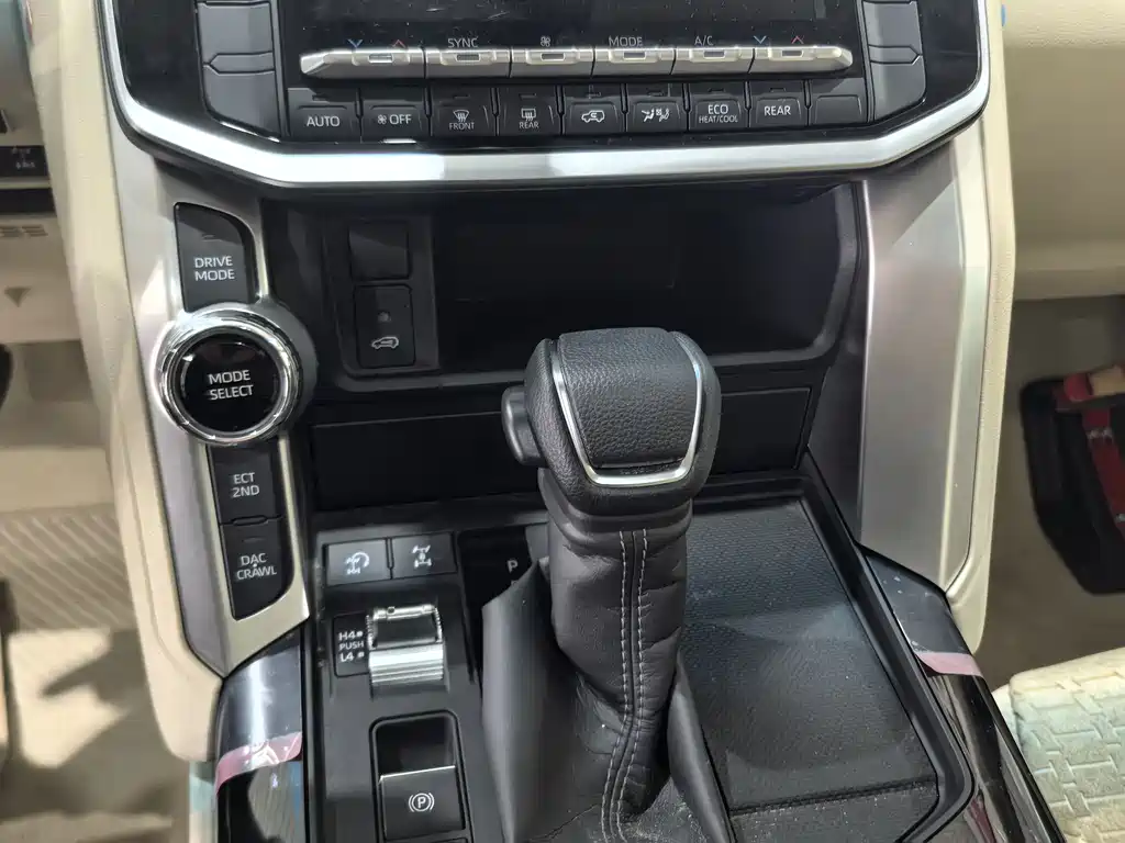 Toyota Land Cruiser 2025 3.3L AT