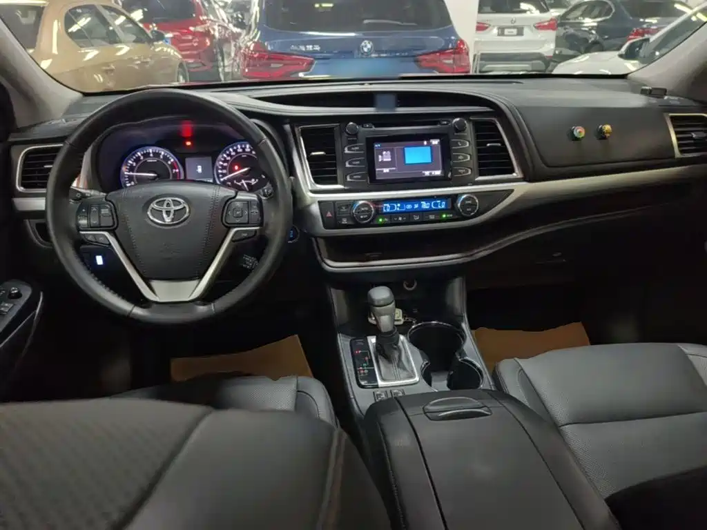 Toyota Highlander — миниатюра 10