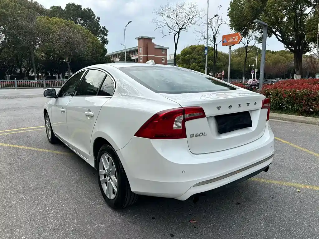 Volvo S60 — миниатюра 9