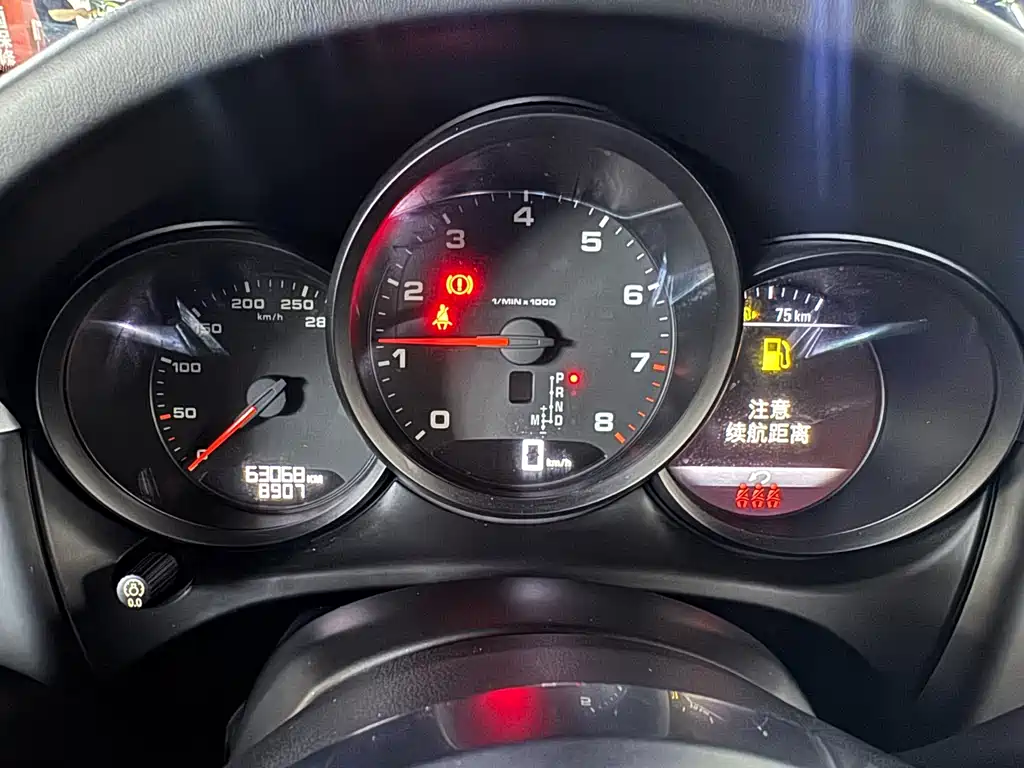 Porsche Macan — миниатюра 6