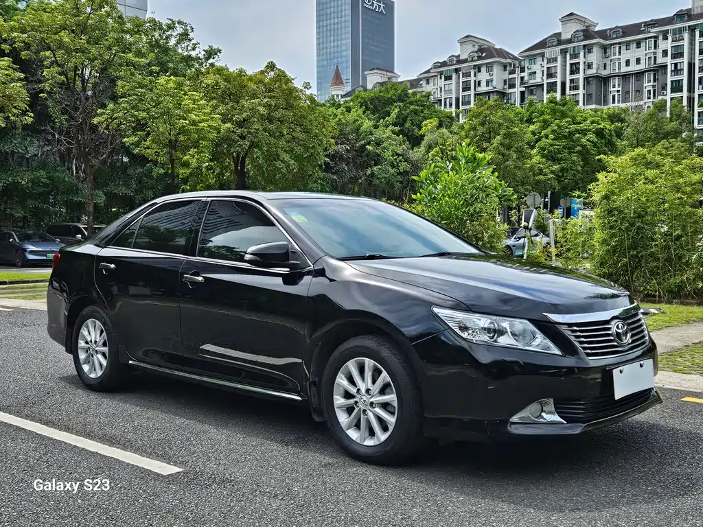 Toyota Camry — миниатюра 3