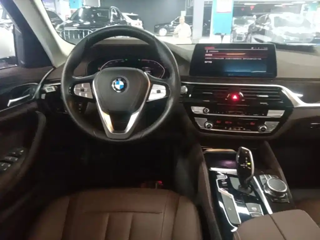 BMW 5 Series — миниатюра 11