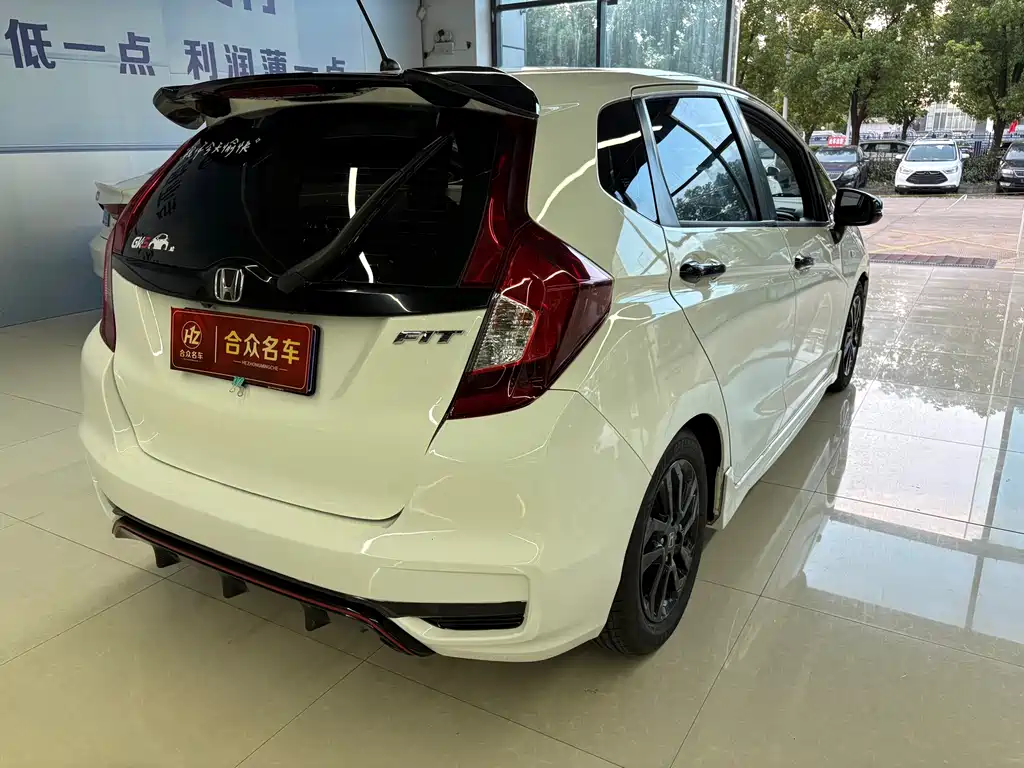 Honda Fit — миниатюра 8