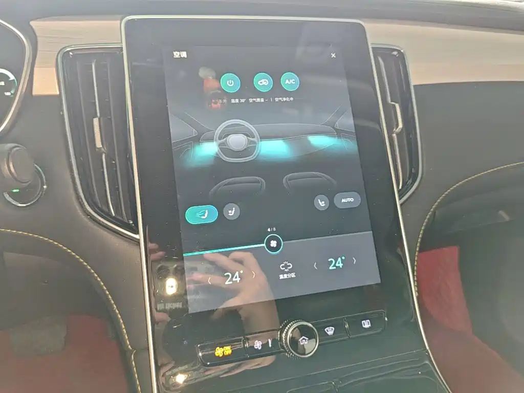 Roewe i6 MAX New Energy — миниатюра 13