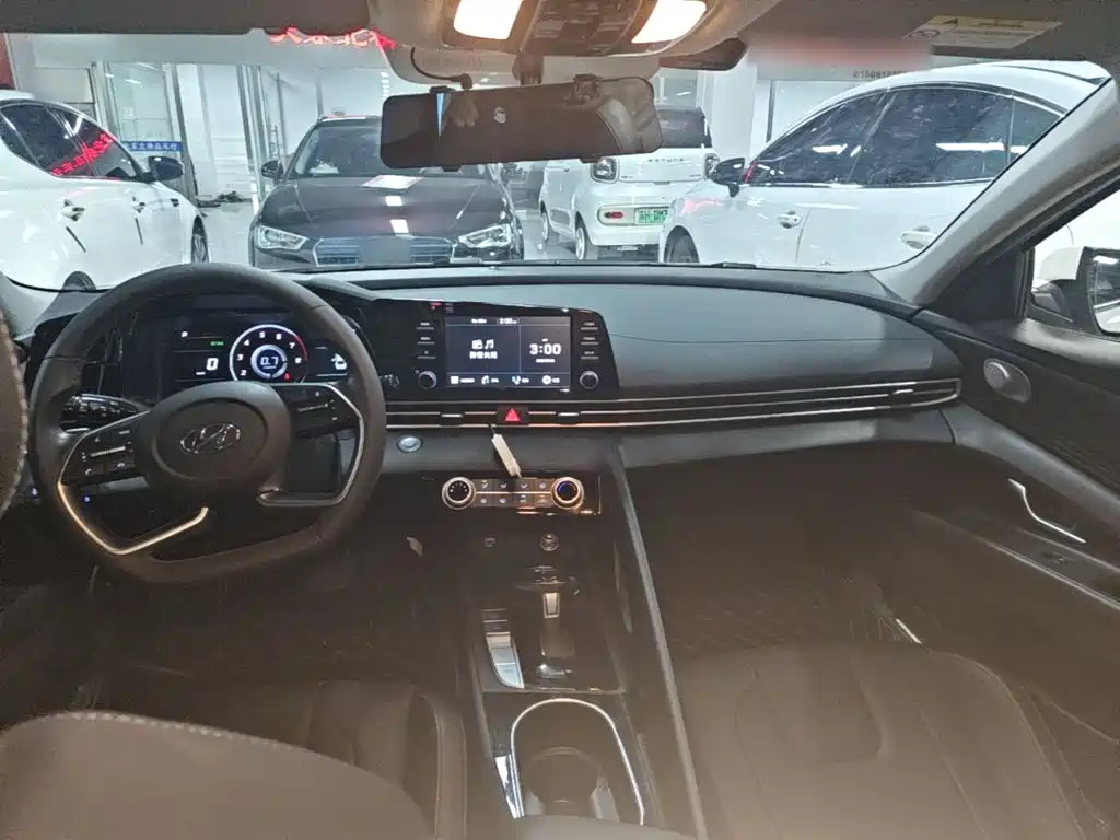 Hyundai Elantra — миниатюра 10