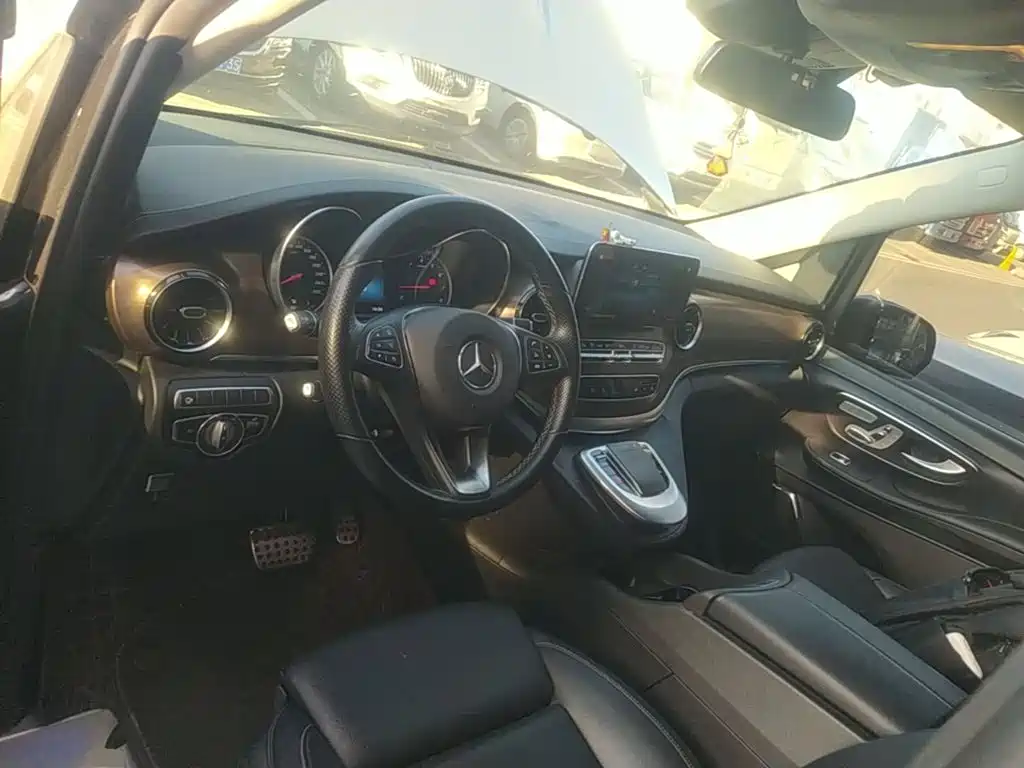 Mercedes-Benz V-Class — миниатюра 10