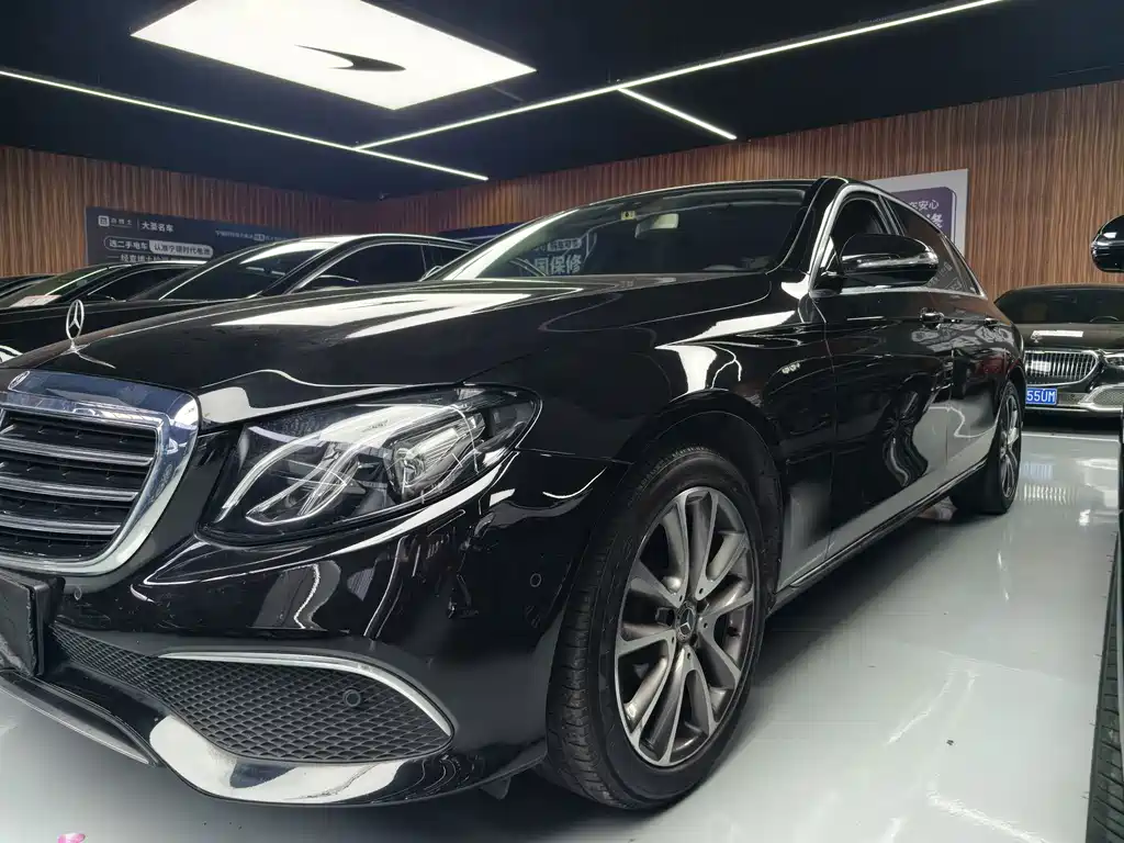 Mercedes-Benz E-Class — миниатюра 12