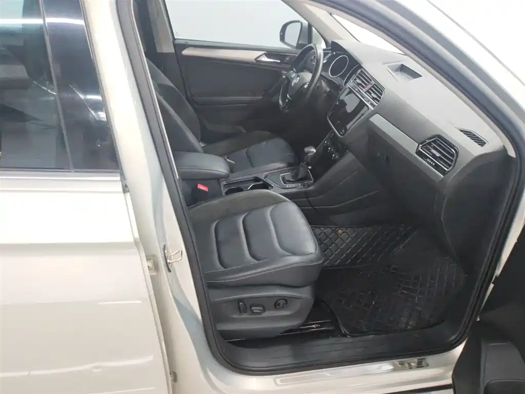 Volkswagen Tiguan L — миниатюра 8