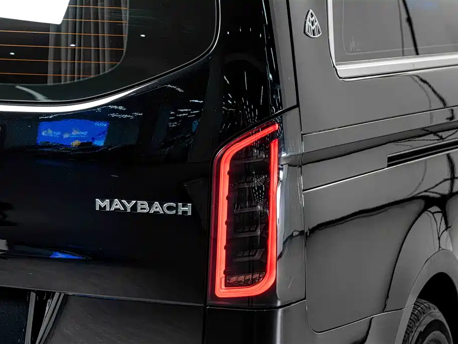 Mercedes-Benz Vito 2023 2.0T Elite 7 мест
