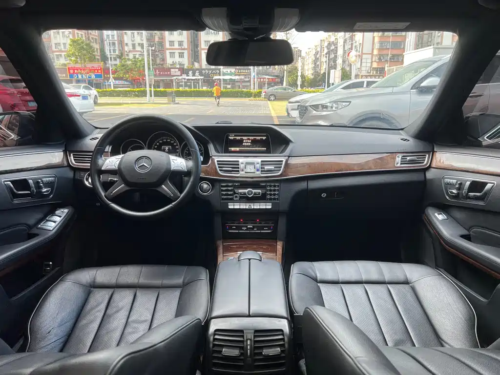 Mercedes-Benz E-Class — миниатюра 23