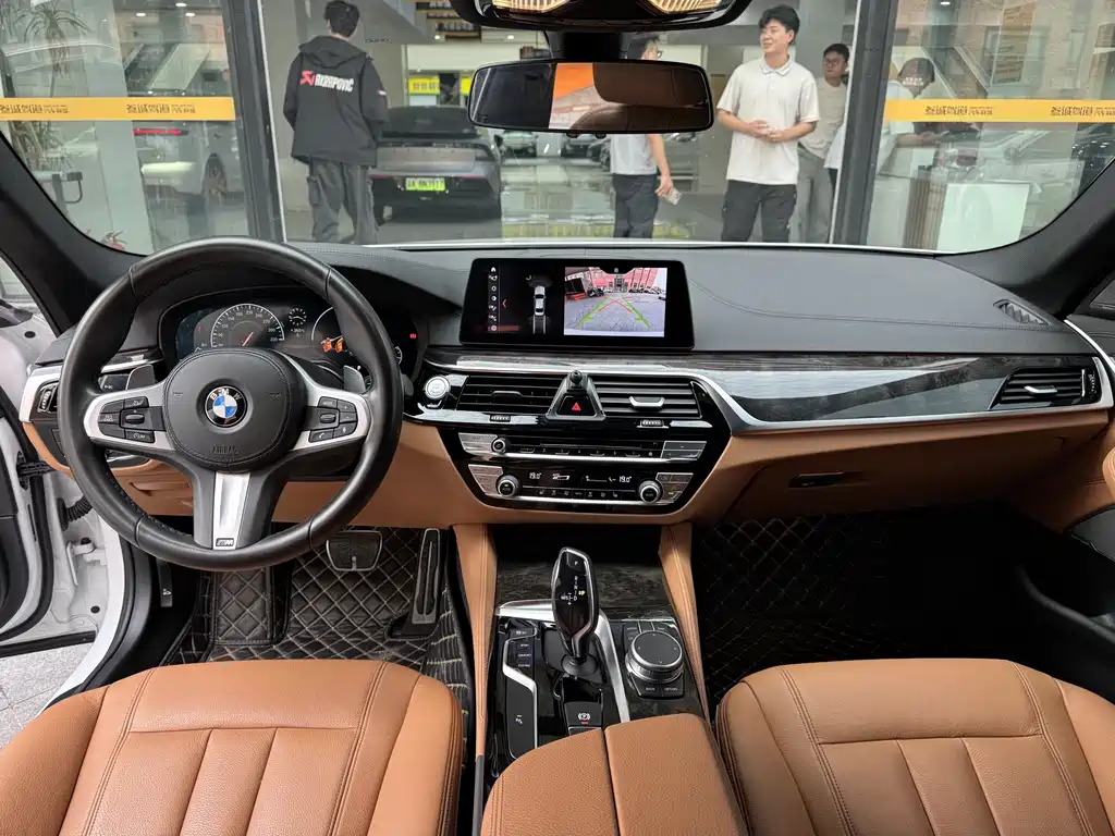 BMW 5 Series — миниатюра 10