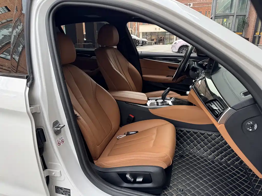 BMW 5 Series — миниатюра 21